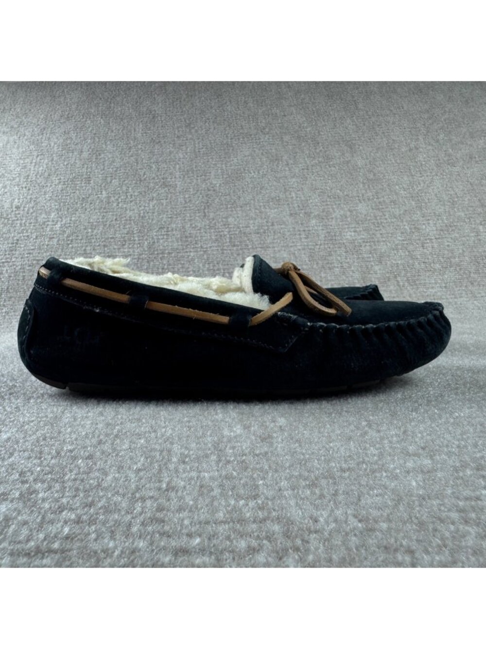 UGG Dakota Suede Moccasin Slippers Size 7 Black Shearling Comfort Lounge Shoes